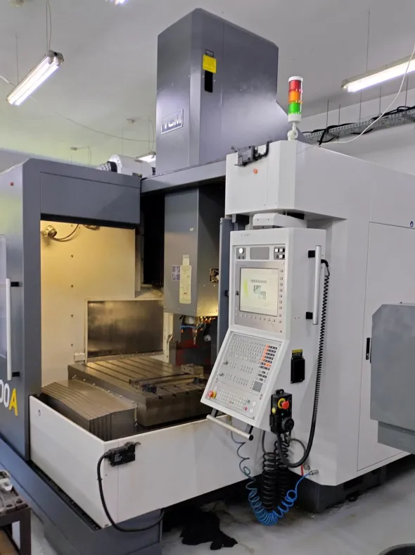 Centro di lavoro CNC YCM FP100A