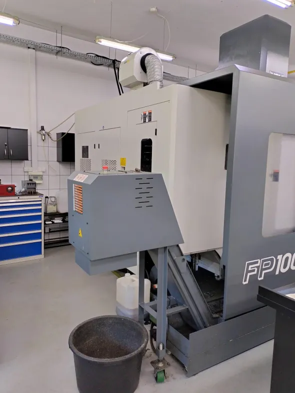 Centro di lavoro CNC YCM FP100A