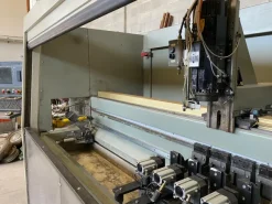 Centro di lavoro per profilati
