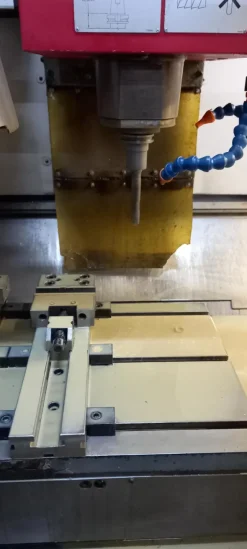Centro di lavoro verticale CNC CINCINNATI MILACRON