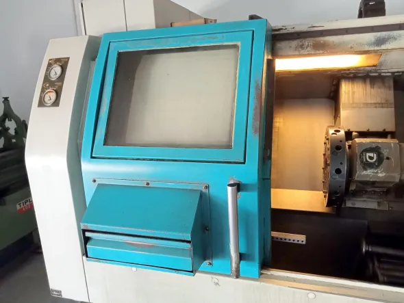 Centro di tornitura CNC COLCHESTER TORNADO 100