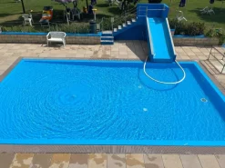 CENTRO SPORTIVO CON PISCINE