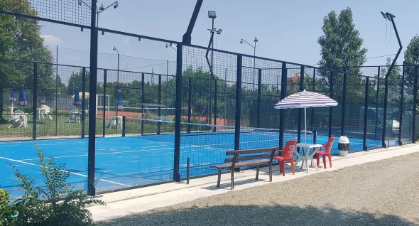 CENTRO SPORTIVO CON PISCINE