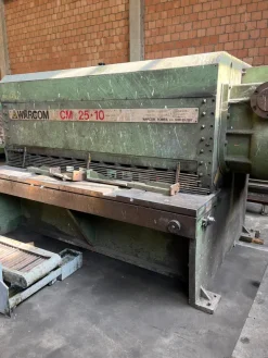 Cesoia meccanica Warcom 2500x10mm usata