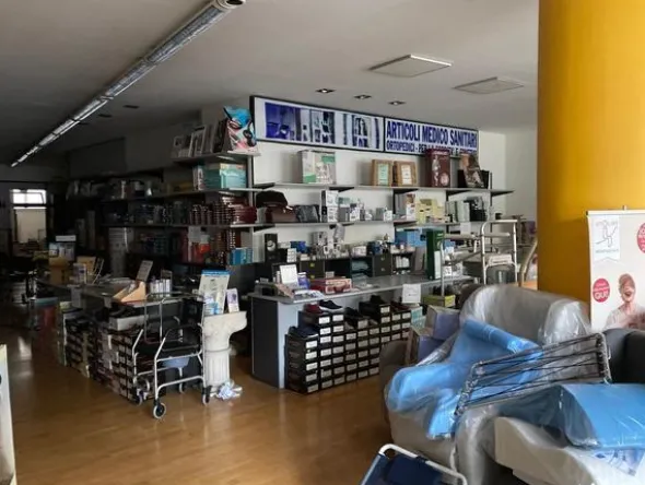 1#8622 Cessione azienda dedicata al commercio di articoli e apparecchiature medico-sanitarie e ortopediche