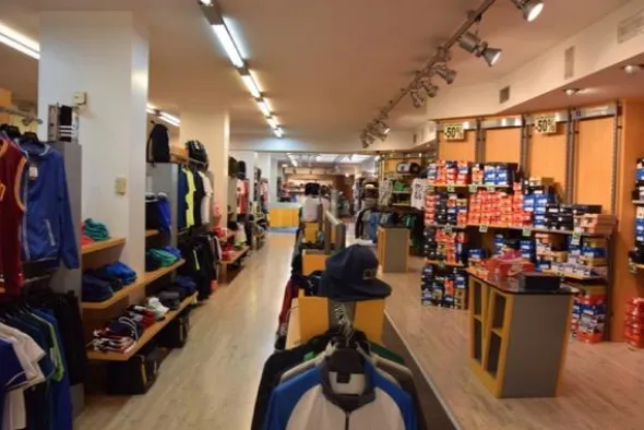 1#3698 Cessione di azienda dedita alla vendita di abbigliamento sportivo