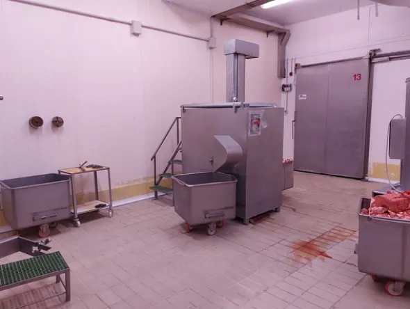 1#7971 Cessione di azienda dedita alla macellazione e commercializzazione di carni suine fresche e stagionate
