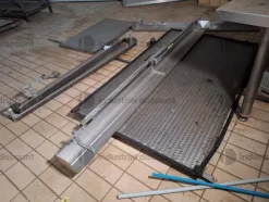 22#9389 Ceste bianche per alimenti e pedana in acciaio inox