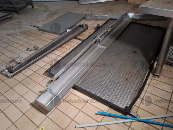 22#9389 Ceste bianche per alimenti e pedana in acciaio inox