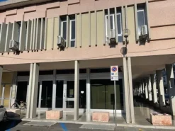 #15114 Cinque locali per ex istituto di credito