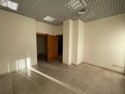 #15114 Cinque locali per ex istituto di credito