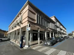 #15114 Cinque locali per ex istituto di credito