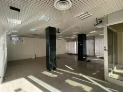 #15114 Cinque locali per ex istituto di credito
