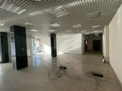 #15114 Cinque locali per ex istituto di credito