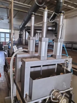 Colatrice automatica per impasto bi-colore