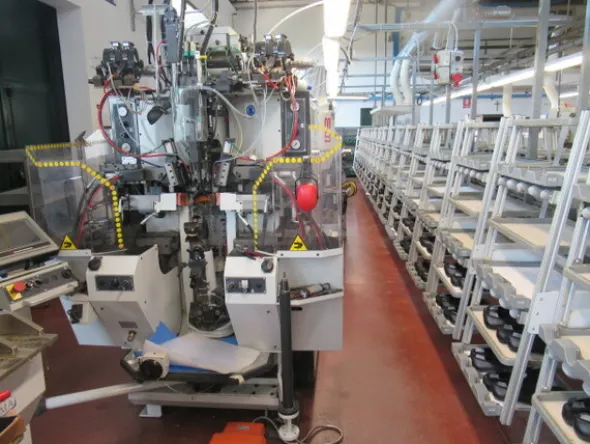 1#5971 Compendio beni mobili per produzione di calzature