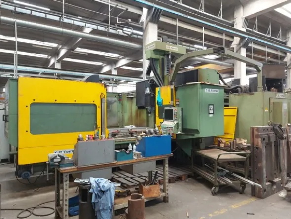 1#8496 Compendio mobiliare per produzione elementi radianti