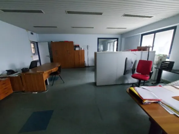 1#8496 Compendio mobiliare per produzione elementi radianti