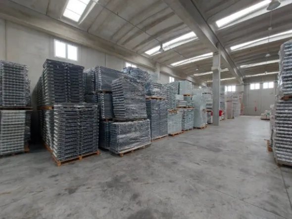 1#8496 Compendio mobiliare per produzione elementi radianti