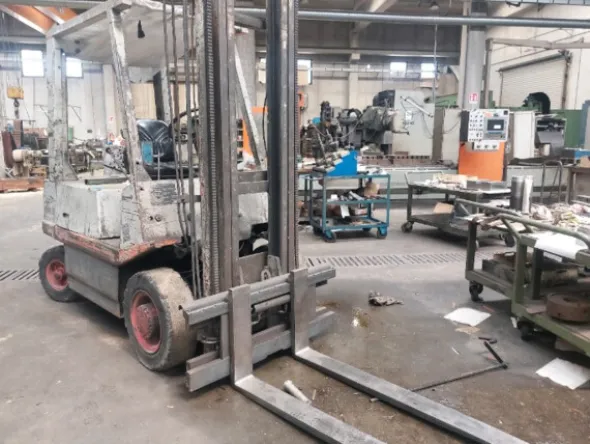 1#8496 Compendio mobiliare per produzione elementi radianti