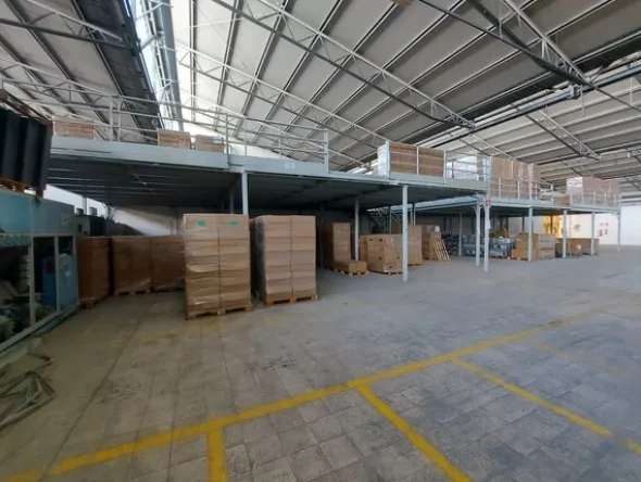 1#8496 Compendio mobiliare per produzione elementi radianti