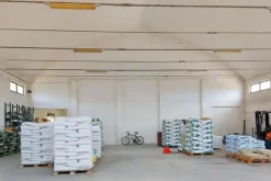 #20405 Complesso artigianale con cortile e pertinenze