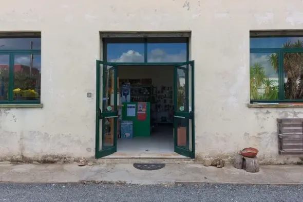 #20405 Complesso artigianale con cortile e pertinenze