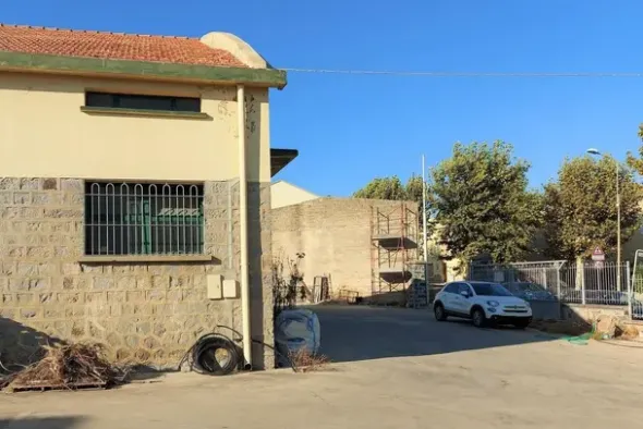#20409 Complesso artigianale con cortile e pertinenze