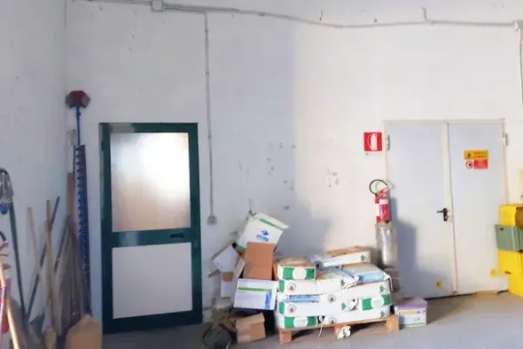 #20409 Complesso artigianale con cortile e pertinenze