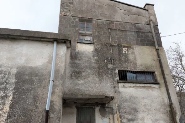 #19452 Complesso artigianale con cortile e pertinenze