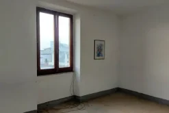 #19447 Complesso artigianale con cortile e pertinenze