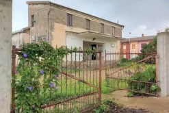 #19447 Complesso artigianale con cortile e pertinenze