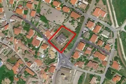 #21461 Complesso artigianale con cortile e pertinenze