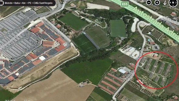 COMPLESSO AZIENDALE CON VARI CAPANNONI DA RECUPERARE