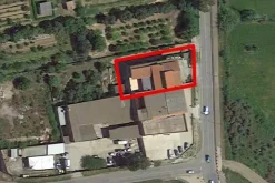 #21456 Complesso commerciale con cortile e pertinenze