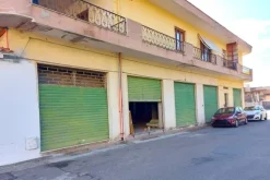#19433 Complesso commerciale con cortile e pertinenze