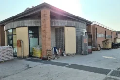 #11761 Complesso commerciale con garage e magazzini