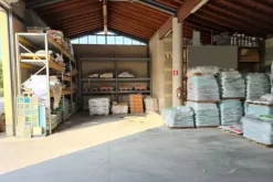 #11761 Complesso commerciale con garage e magazzini