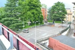 #14497 Complesso commerciale e ampio parcheggio