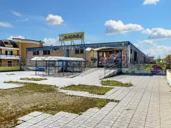 #22830 Complesso commerciale in posizione strategica