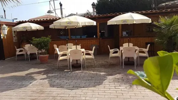 #15979 Complesso immobiliare ricettivo con abitazione ristorante piscina e sala ballo
