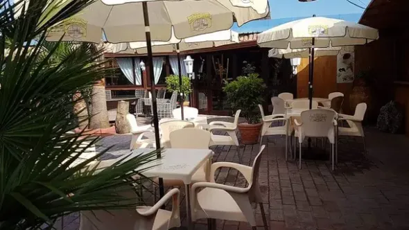 #15979 Complesso immobiliare ricettivo con abitazione ristorante piscina e sala ballo