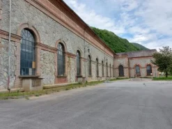 #13176 Complesso produttivo da riqualificare con terreni agricoli sparsi
