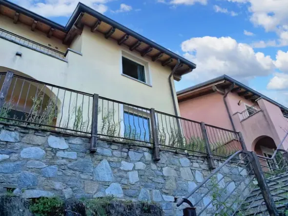 #2537091 Complesso turistico sul lago di Como