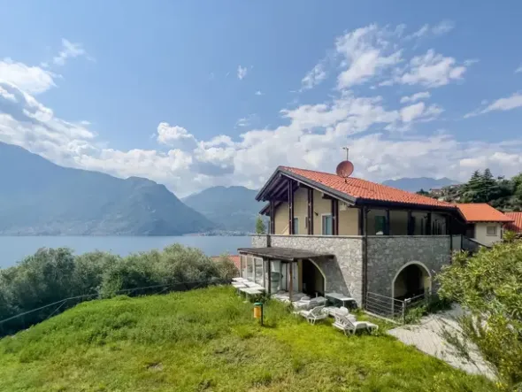 #2537091 Complesso turistico sul lago di Como
