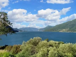 #2537091 Complesso turistico sul lago di Como