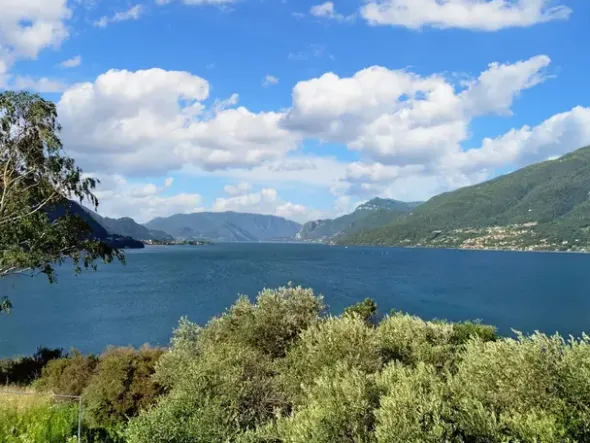 #2537091 Complesso turistico sul lago di Como