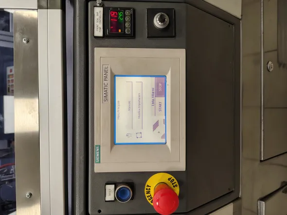 CONFEZIONATRICE AUTOMATICA CON SALDATURA IN CONTINUO