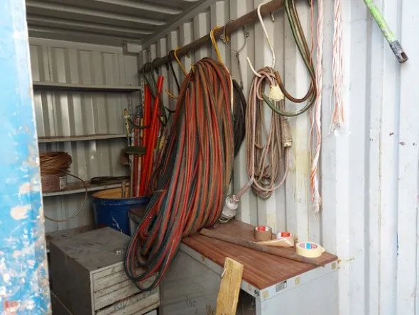 5#12020 Container in metallo, apparecchiature da lavoro con ricambi e indumenti da lavoro