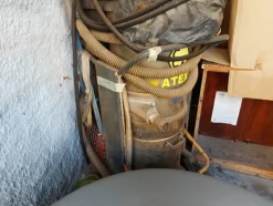 5#12020 Container in metallo, apparecchiature da lavoro con ricambi e indumenti da lavoro